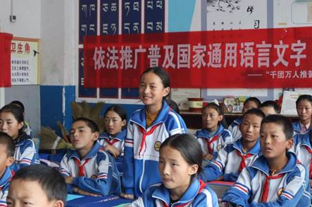 员工积极回答课堂问题